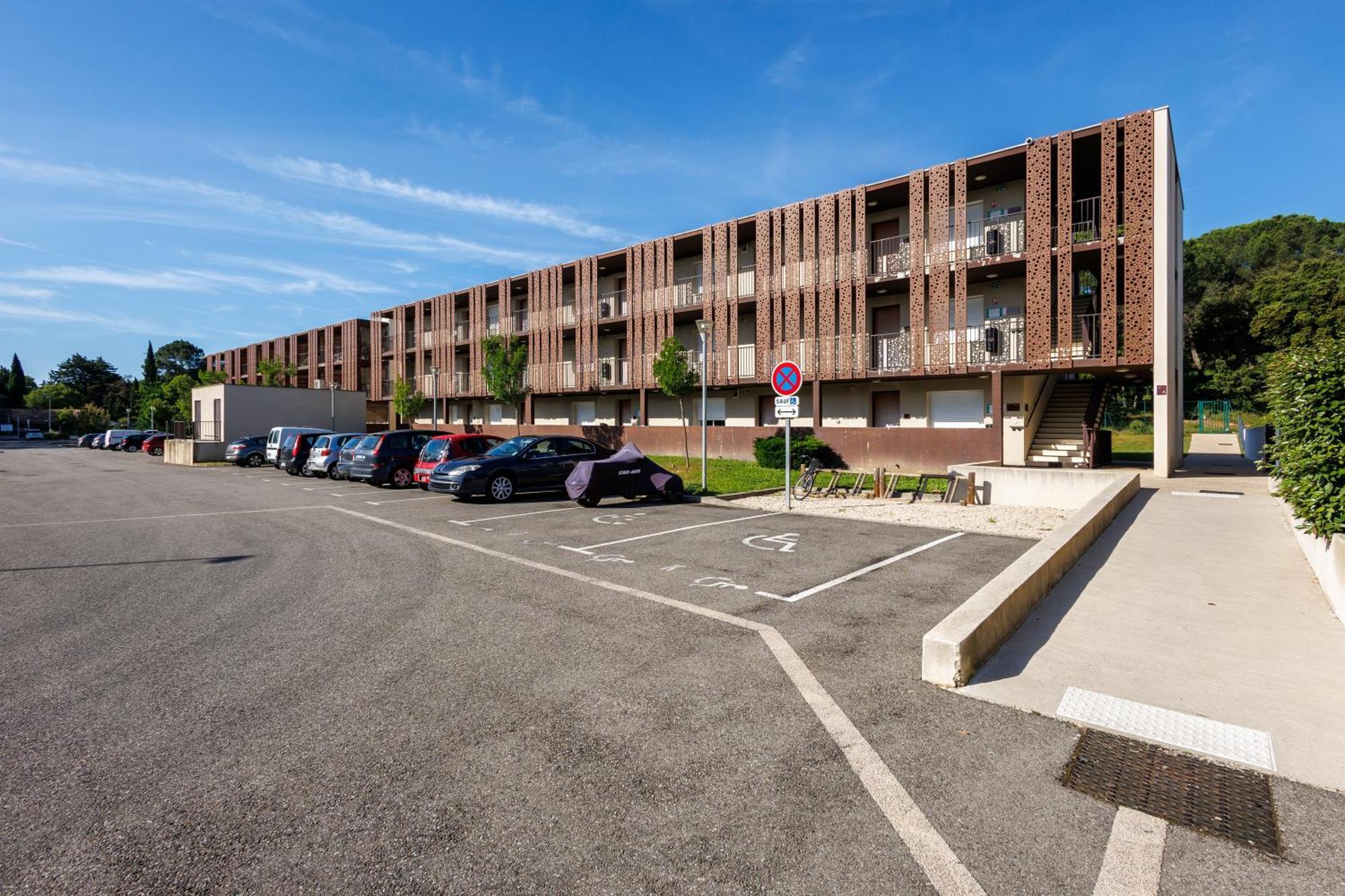 Residhotel Residence Pont Du Gard Ремулан Екстериор снимка