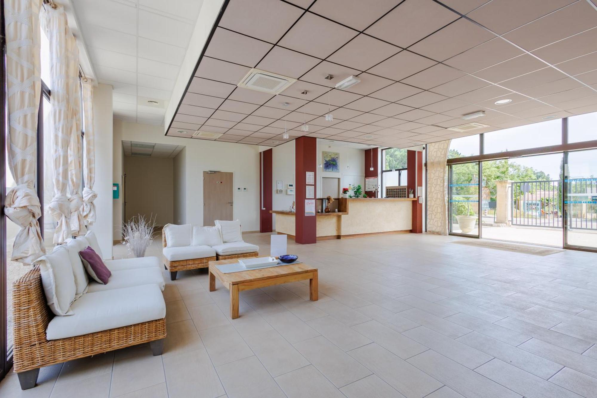 Residhotel Residence Pont Du Gard Ремулан Екстериор снимка