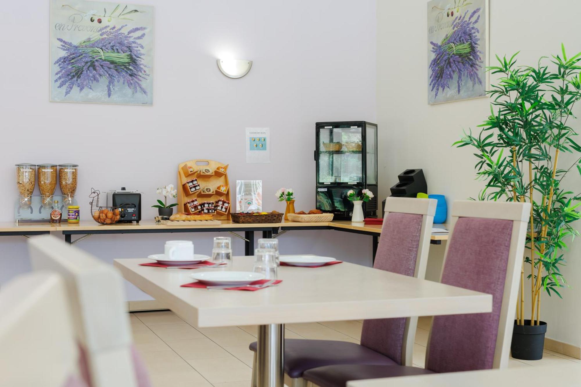Residhotel Residence Pont Du Gard Ремулан Екстериор снимка