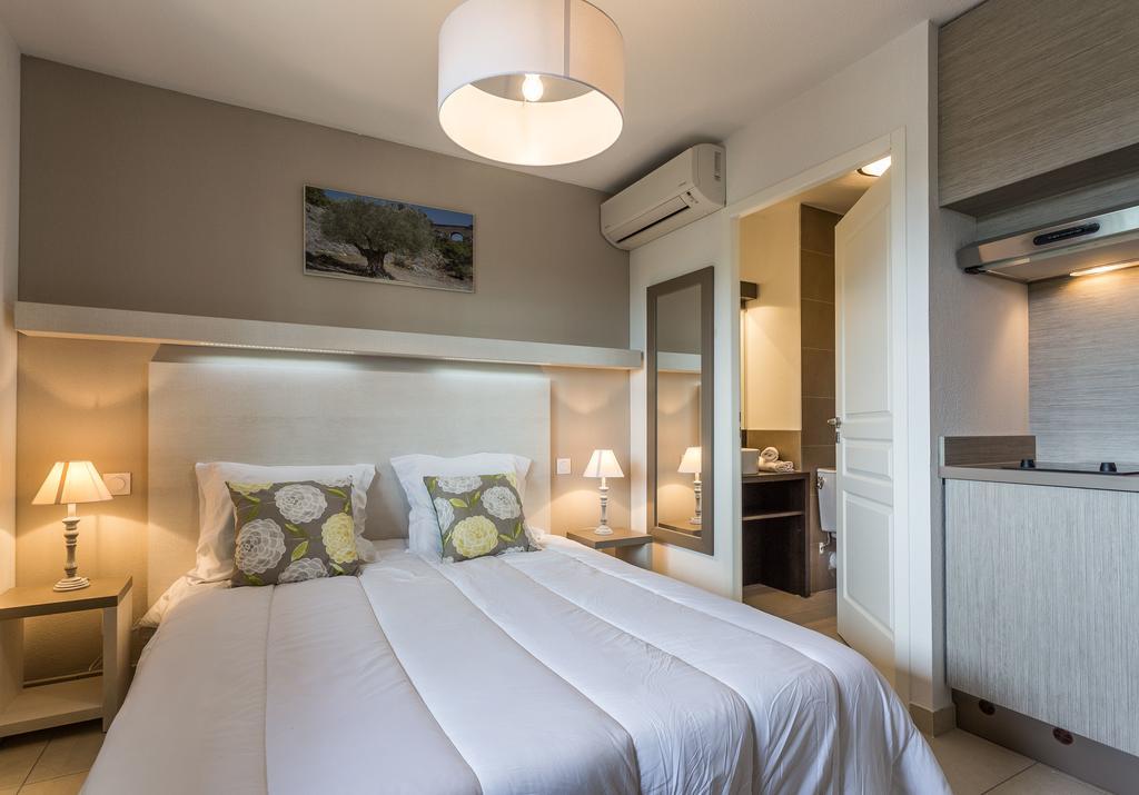 Residhotel Residence Pont Du Gard Ремулан Стая снимка