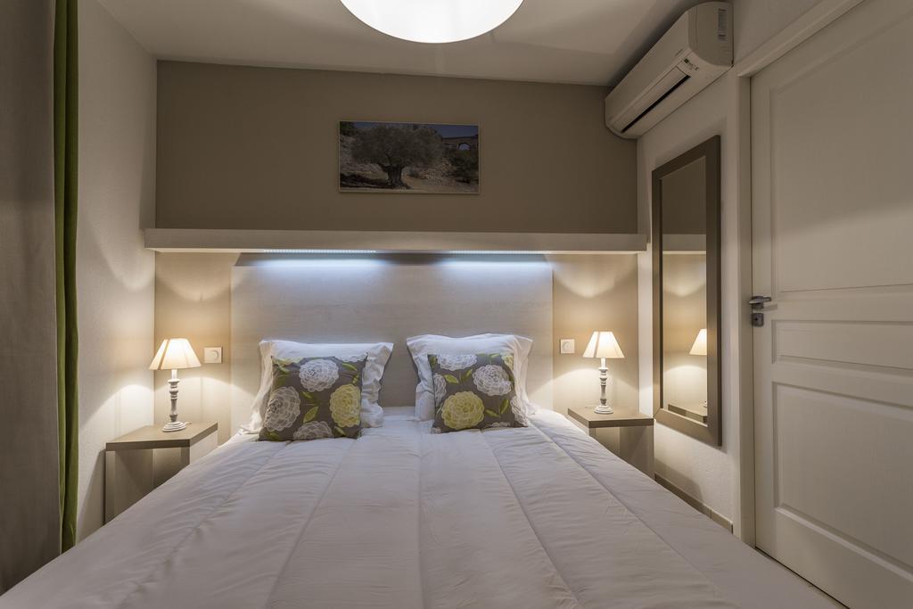 Residhotel Residence Pont Du Gard Ремулан Екстериор снимка