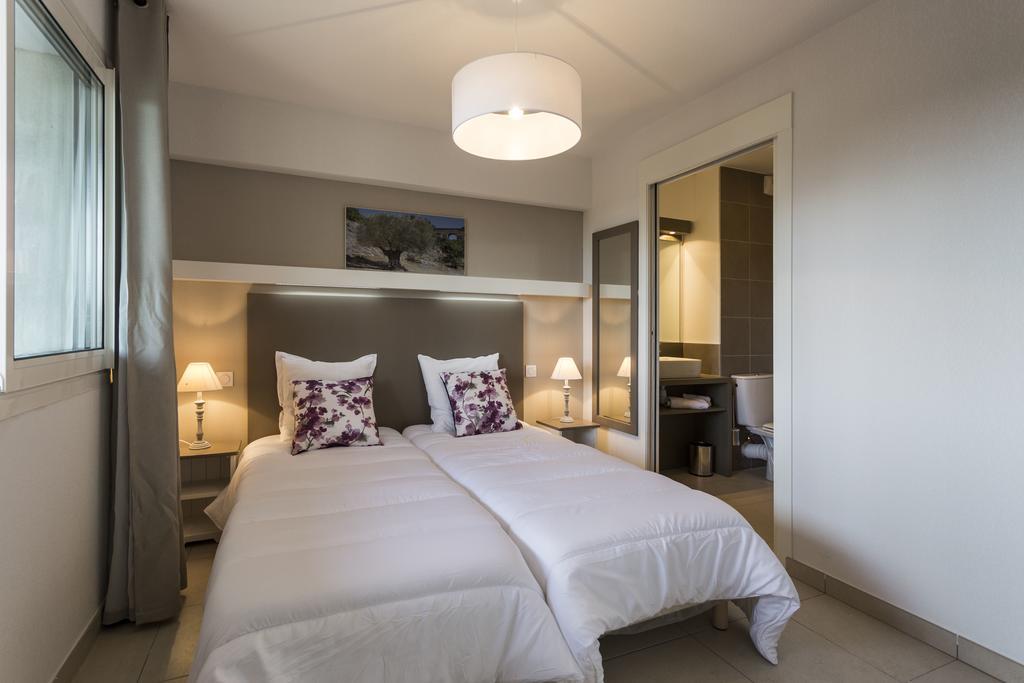 Residhotel Residence Pont Du Gard Ремулан Стая снимка